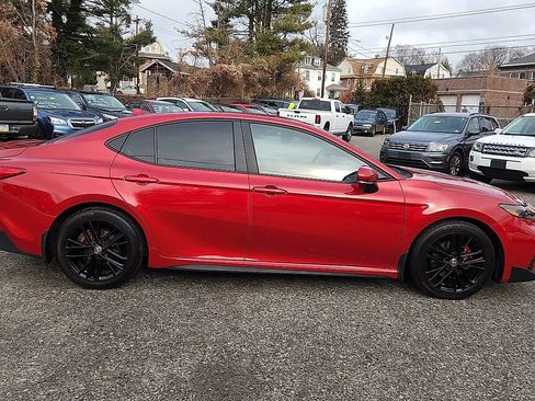 Used 2025 Toyota Camry SE w/ Convenience Package image 9