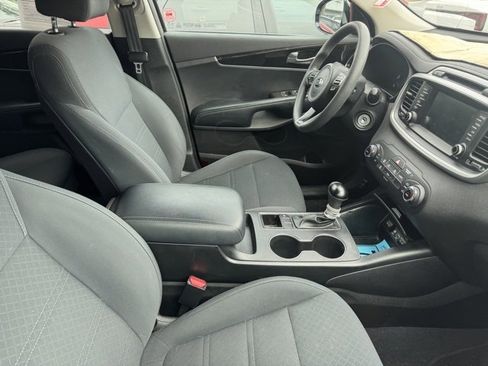 Certified 2018 Kia Sorento LX image 10