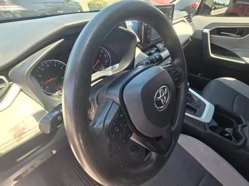 Used 2021 Toyota RAV4 XLE AWD/4WD image 12