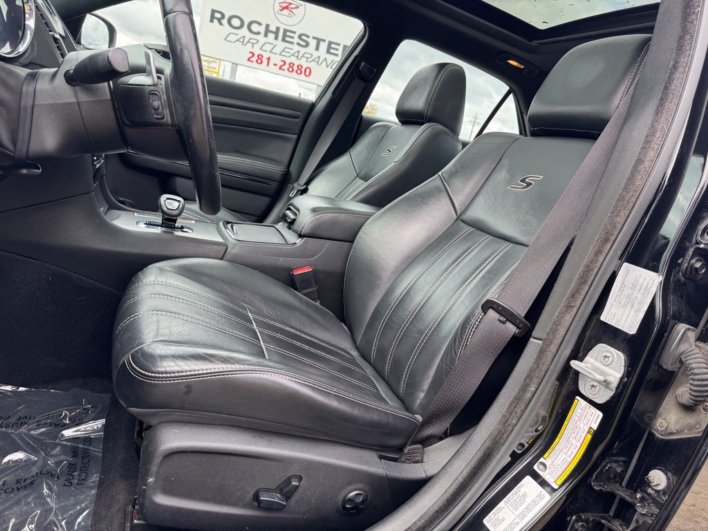 Used 2014 Chrysler 300 S RWD image 4