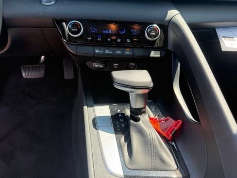 Used 2021 Hyundai Elantra SEL FWD image 13