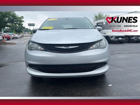 Used 2022 Chrysler Voyager LX FWD image 12
