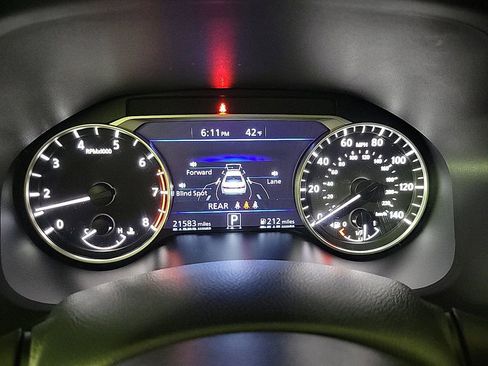 Used 2023 Nissan Altima 2.5 SR w/ SR Premium Package image 17