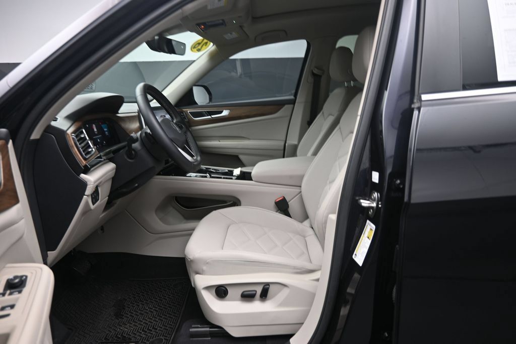 Used 2026 Volkswagen Atlas SE FWD image 17