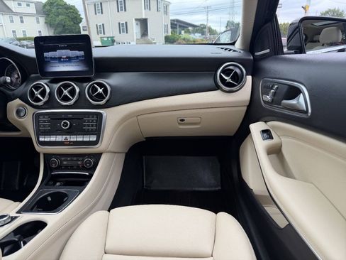 Used 2019 Mercedes-Benz GLA 250 4MATIC image 25