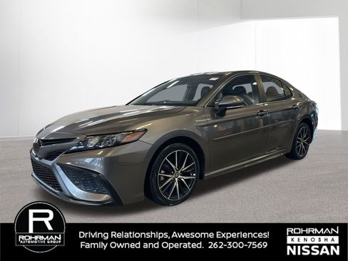 Used 2024 Toyota Camry SE image 1