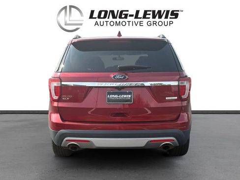 Used 2017 Ford Explorer XLT w/ Equipment Group 202A FWD image 4