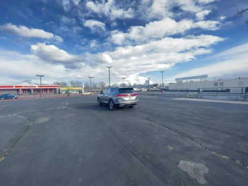 Used 2024 Volkswagen Atlas SE image 15