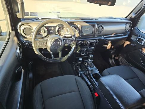 Used 2022 Jeep Gladiator Willys image 13