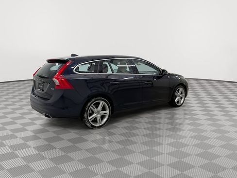 Used 2017 Volvo V60 T5 Premier w/ Convenience Package image 12