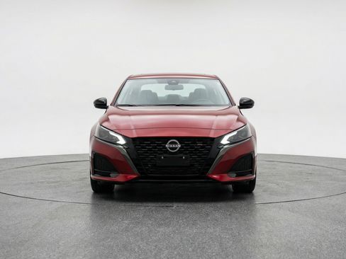 Used 2025 Nissan Altima 2.5 SV image 2