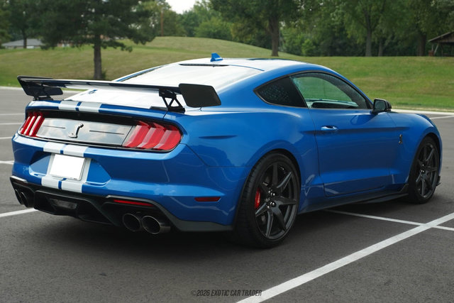 Used 2021 Ford Mustang Shelby GT500 w/ Carbon Fiber Track Pack RWD image 8