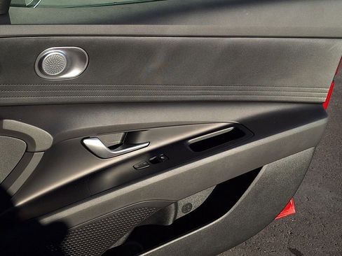 Used 2024 Hyundai Elantra Blue image 27