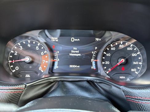 Used 2025 Jeep Compass Trailhawk AWD/4WD image 36
