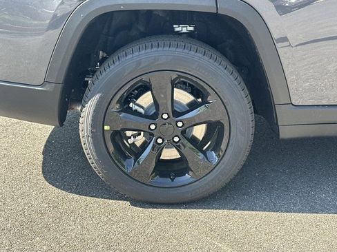 New 2026 Jeep Grand Cherokee L Limited RWD image 19