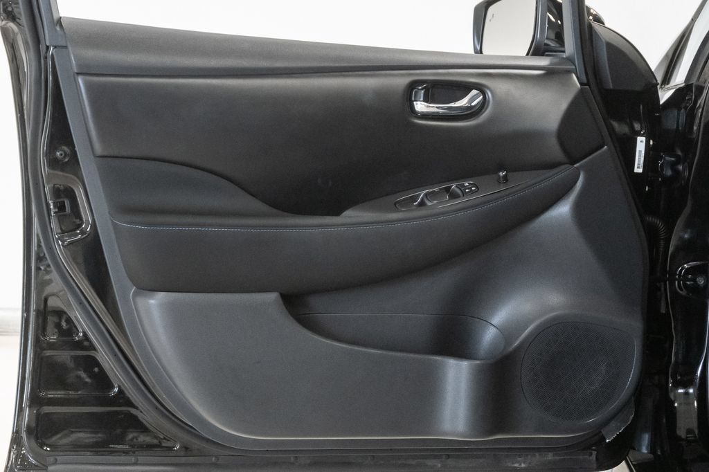 Used 2025 Nissan Leaf S FWD image 8