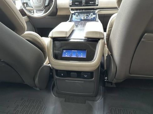 Used 2022 Lincoln Navigator Reserve AWD/4WD image 23