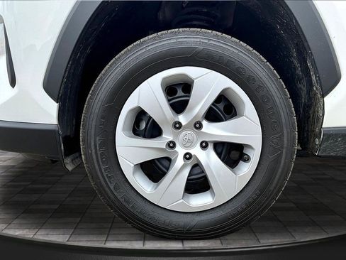 Used 2025 Toyota RAV4 LE image 34