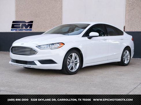 Used 2018 Ford Fusion SE image 1