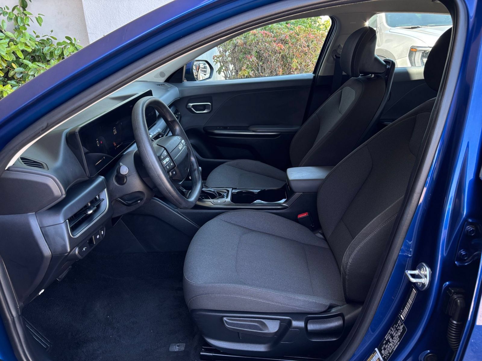 Used 2025 Kia K4 FWD image 26