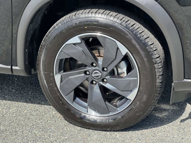 Used 2024 Nissan Rogue SV AWD/4WD image 8