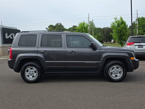 Used 2017 Jeep Patriot Sport w/ Power Value Group FWD image 6