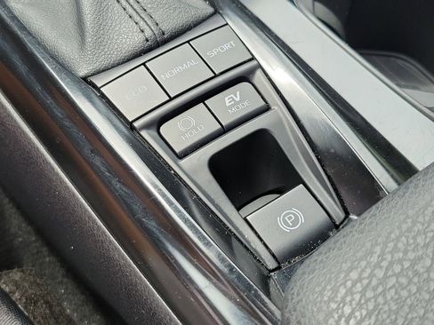 Used 2025 Toyota Camry LE FWD image 28