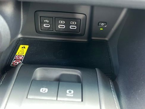 Certified 2024 Toyota Venza LE image 31