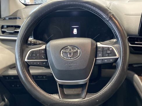 Used 2022 Toyota Sienna XLE image 17