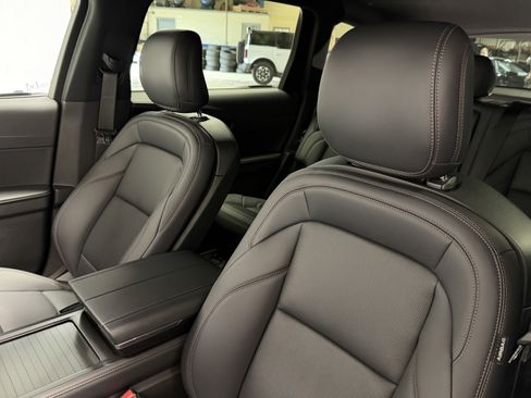 Used 2025 Lincoln Nautilus Premier w/ Equipment Group 102A AWD/4WD image 19
