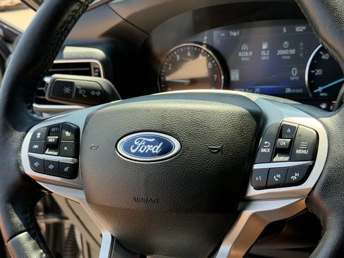 Used 2023 Ford Explorer XLT w/ Equipment Group 202A AWD/4WD image 33