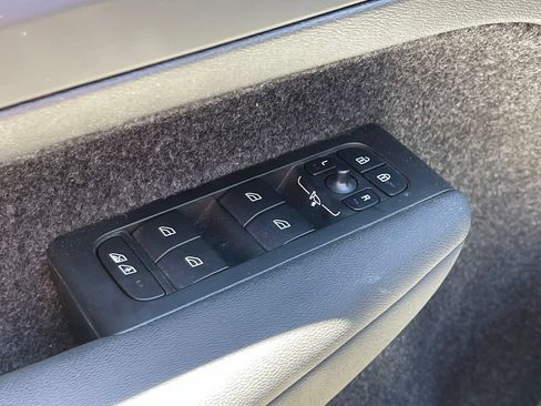 Used 2023 Volvo XC40 Recharge Plus AWD/4WD image 7