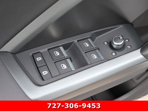 Used 2025 Audi Q3 2.0T Premium Plus image 16