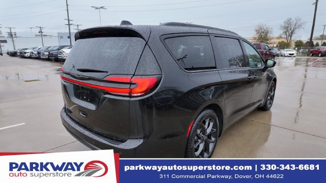 Used 2026 Chrysler Pacifica Select w/ S Appearance Package FWD image 8