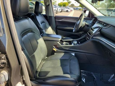 Certified 2023 Jeep Grand Cherokee L Limited w/ Luxury Tech Group II RWD image 17