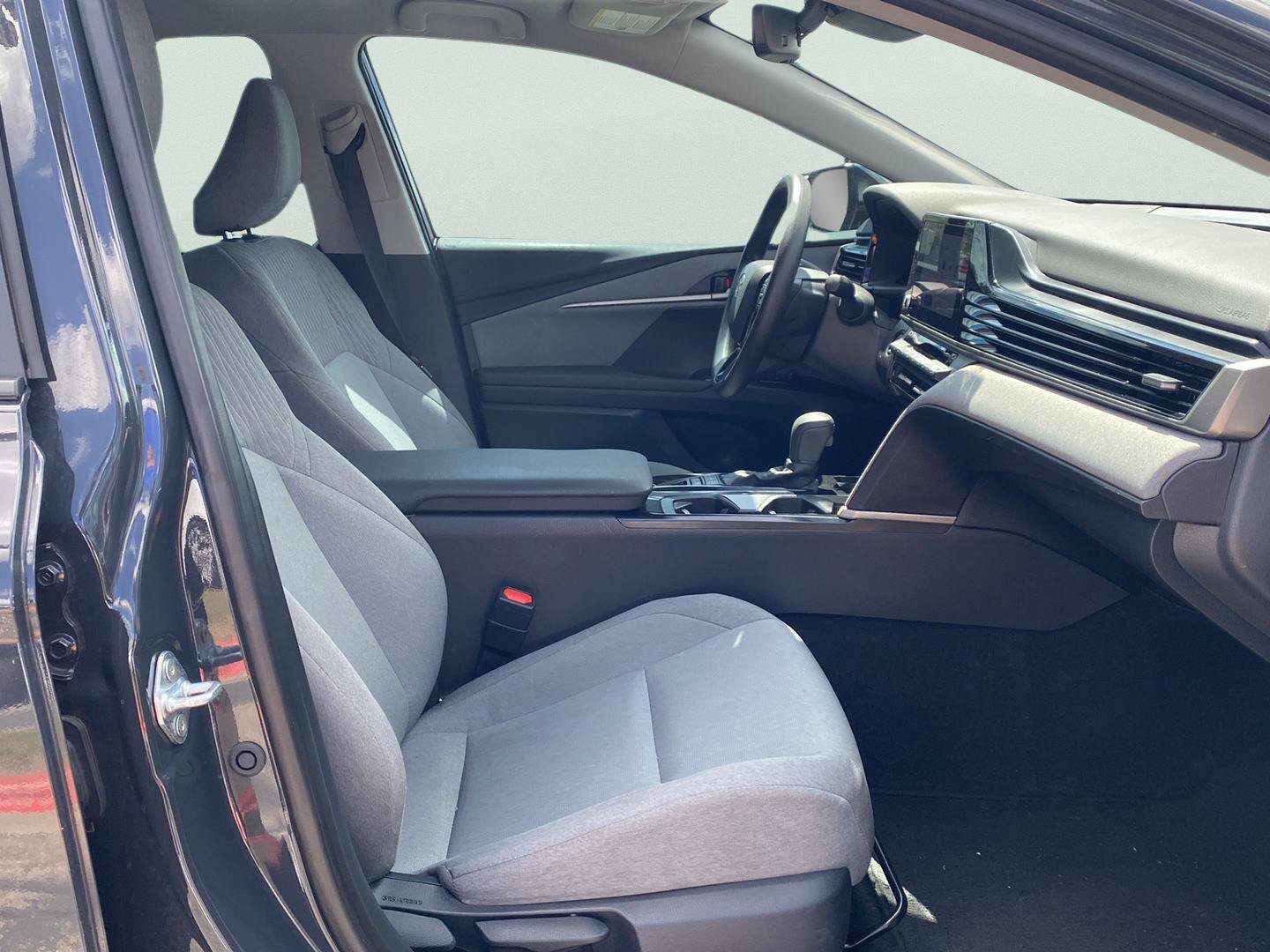 Used 2025 Toyota Camry LE w/ Convenience Package FWD image 19