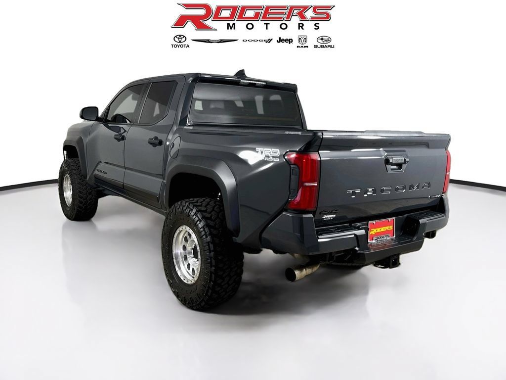 Certified 2025 Toyota Tacoma TRD Off-Road AWD/4WD image 11