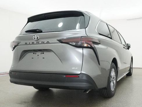 New 2026 Toyota Sienna XLE image 14