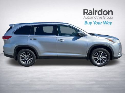 Used 2019 Toyota Highlander XLE AWD/4WD image 8