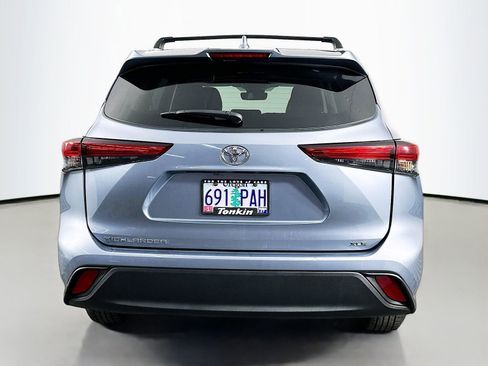 Used 2023 Toyota Highlander XLE image 6