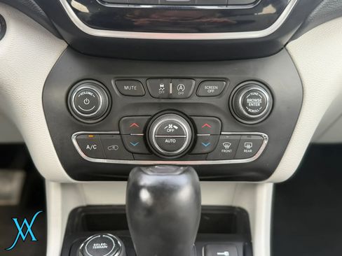 Used 2021 Jeep Cherokee Limited AWD/4WD image 35