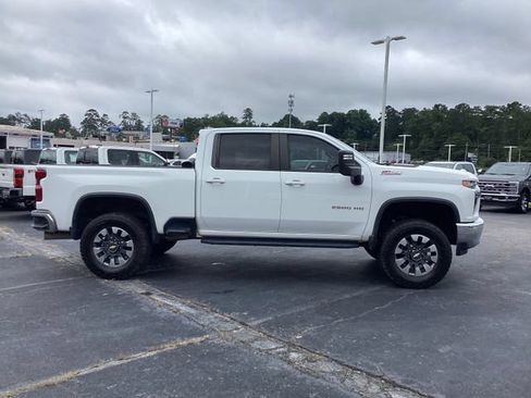Used 2021 Chevrolet Silverado 2500 LT w/ Convenience Package AWD/4WD image 2