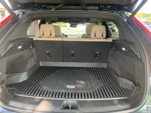 Used 2024 Cadillac XT4 Luxury w/ Cold Weather Package FWD image 14