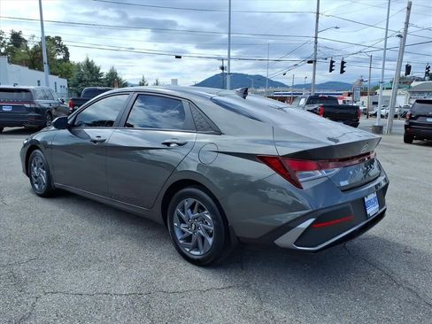 Used 2024 Hyundai Elantra SEL image 6