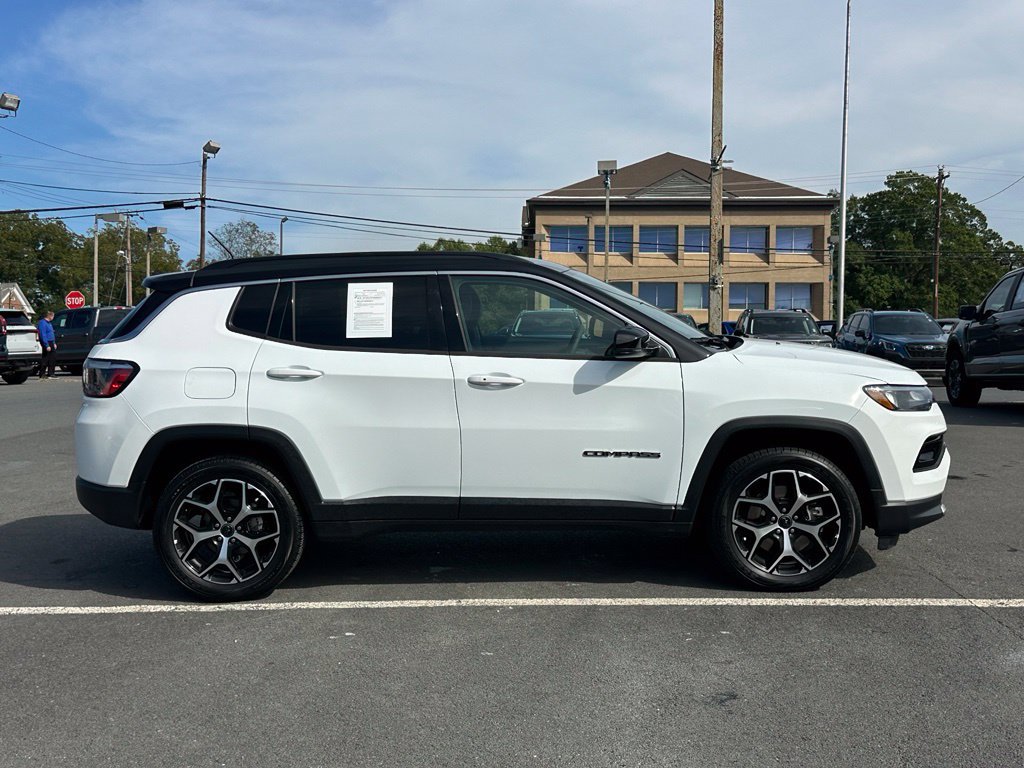 Used 2025 Jeep Compass Limited AWD/4WD image 11