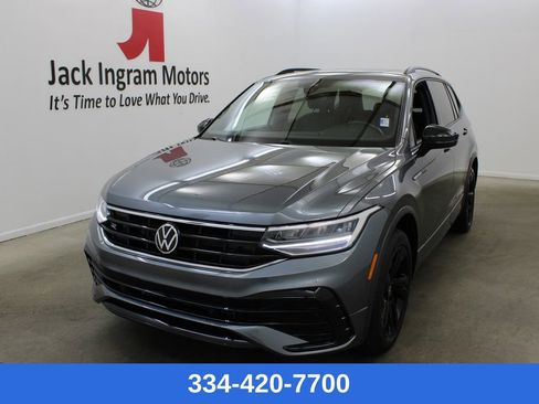 Certified 2023 Volkswagen Tiguan SE R-Line image 1