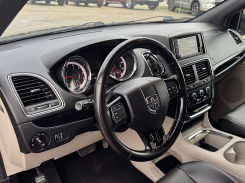 Used 2020 Dodge Grand Caravan SXT image 15