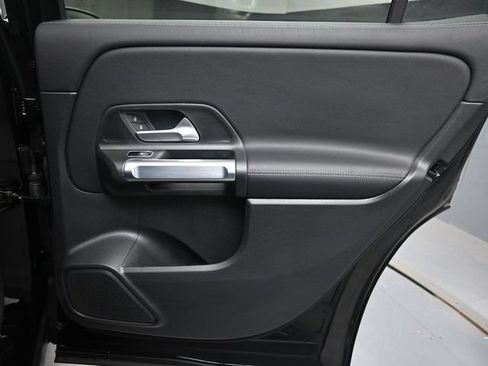 Used 2025 Mercedes-Benz GLB 250 image 28