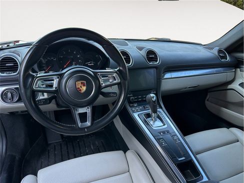 Used 2017 Porsche 718 Cayman RWD image 11