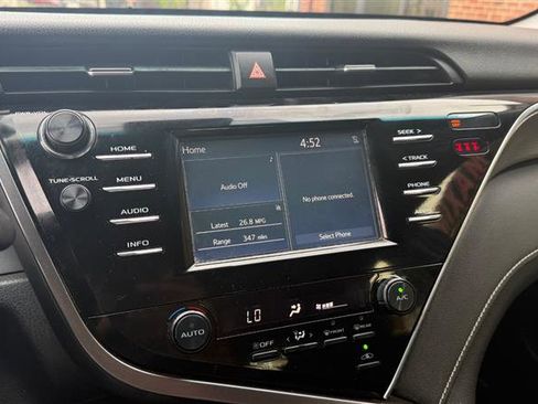 Used 2018 Toyota Camry SE image 31